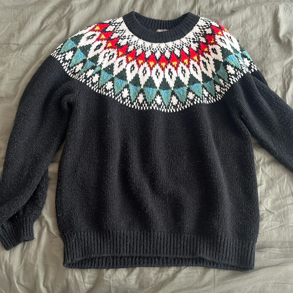 Urban Outfitters super soft sweater crochet. Size xl